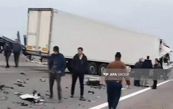 Bakı-Qazax yolunda yük avtomobilləri toqquşub - Xəsarət alanlar var