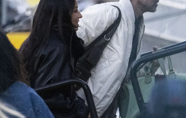 62 yaşlı Bred Pitt 33 yaşlı sevgilisi ilə görüntüləndi