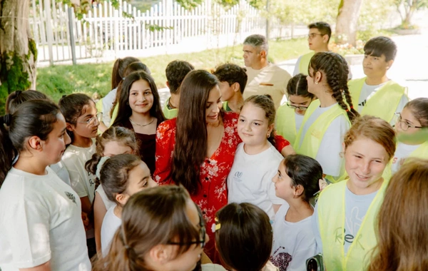 Leyla Əliyeva Qəbələdə fərdi sərginin açılışında və ağacəkmə aksiyasında iştirak edib