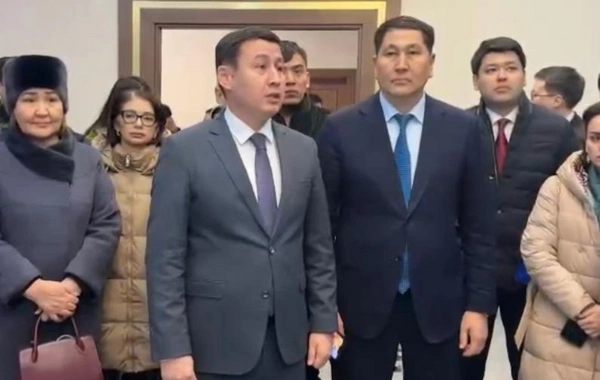 Qəzada sağ qalan sərnişinləri Bakıya gətirən təyyarə eniş edib