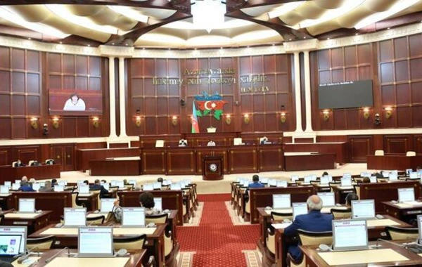 Parlamentdə gələn ilin büdcə zərfinin müzakirəsi davam edir