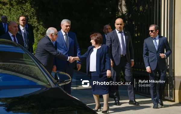 Dövlət və hökumət rəsmiləri Ulu Öndər Heydər Əliyevin məzarını ziyarət ediblər