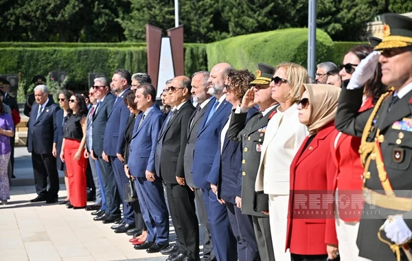 Türkiyənin Zəfər Bayramı münasibətilə Bakıda Türk şəhidliyi ziyarət edilib