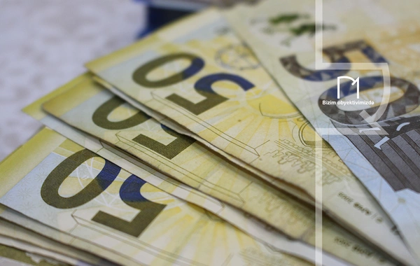 Кому выплачивается дополнительная зарплата за работу в праздничные дни?