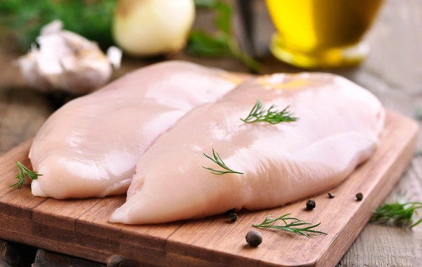 По какой причине в столичных супермаркетах исчезло куриное филе?