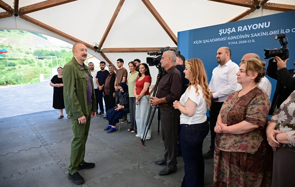 Президент ознакомился с работами, проведенными в селе Кичик Галадереси, и встретился с его жителями