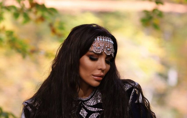 Rəqqasə Renkadan meşədə FƏRQLİ FOTOSESSİYA