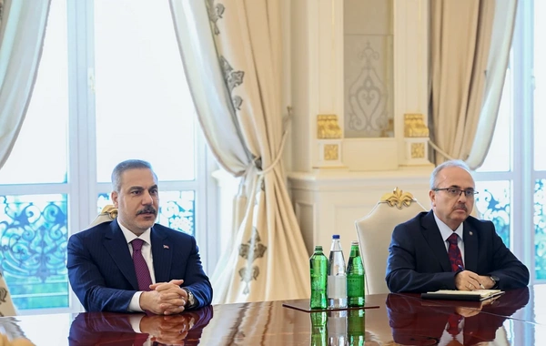 İlham Əliyev Türkiyənin xarici işlər nazirini qəbul edib