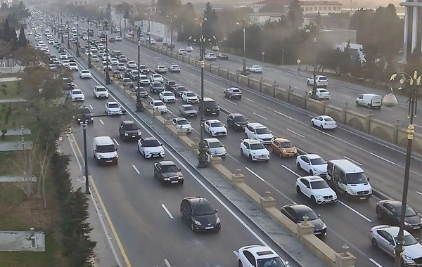 Bakının bir sıra yollarında nəqliyyatın sıxlığı yaranıb