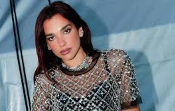 Dua Lipa showed a rare archival photo with her sister