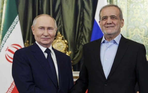 Putin İranın xarici işlər nazirini Kremldə qəbul edib