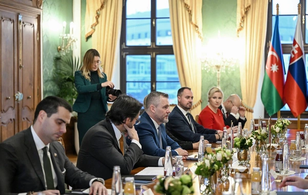 Azərbaycan və Slovakiya prezidentlərinin geniş tərkibdə görüşü olub