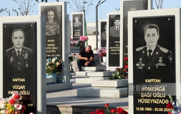 Vətən müharibəsinin ildönümü ilə əlaqədar Hərbi Memorial Məzarlığa ziyarət başlayıb
