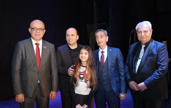 Şuşa Dövlət Musiqili Dram Teatrında inkluziv bir qizin mono tamaşası