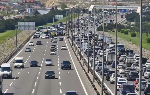 Aeroport şosesində qəza baş verib, sıxlıq yaranıb