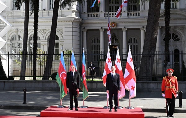 Prezident İlham Əliyevin Tbilisidə rəsmi qarşılanma mərasimi keçirilib