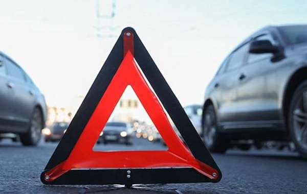 Salyanda avtomobil aşıb, bir ailənin dörd üzvü xəsarət alıb