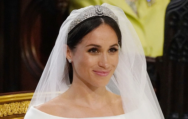 Меган Маркл выпустила свечу с ароматом своей свадьбы за 64 доллара