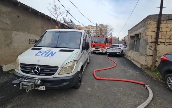 Bakının mərkəzində evdə YANĞIN