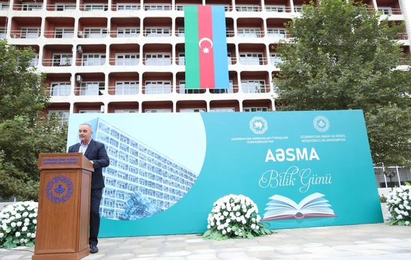 Azərbaycan Əmək və Sosial Münasibətlər Akademiyasında Bilik Günü münasibətilə tədbir keçirilib