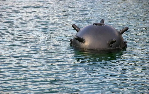 Oman Hörmüz boğazında üzən mina ehtimalı barədə xəbərdarlıq edib