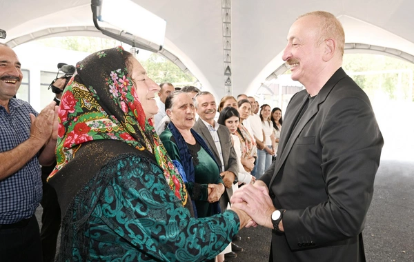 Prezident və birinci xanım Ağdərədə Vəngli və Kolatağ kəndlərinin sakinləri ilə görüşüblər