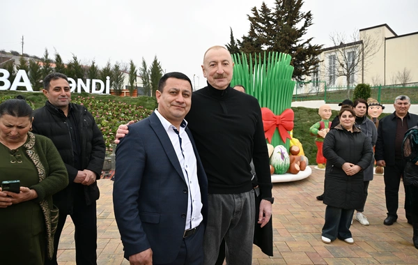 İlham Əliyev Xocavəndin Xanoba kəndində fərdi evlərin və infrastrukturun bərpası sahəsində görülən işlərlə tanış olub