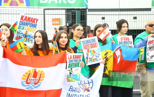 Yeni Kaledoniya və Fransız Polineziyasından olan azarkeşlər Bakıda aksiya keçiriblər