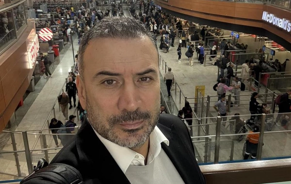 Türkiyənin tanınmış futbol şərhçisi Ertem Şener Bakıya gəlib