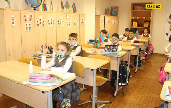 Məktəblər açılır, virus təhlükəsi artır: uşaqları necə qoruyaq?