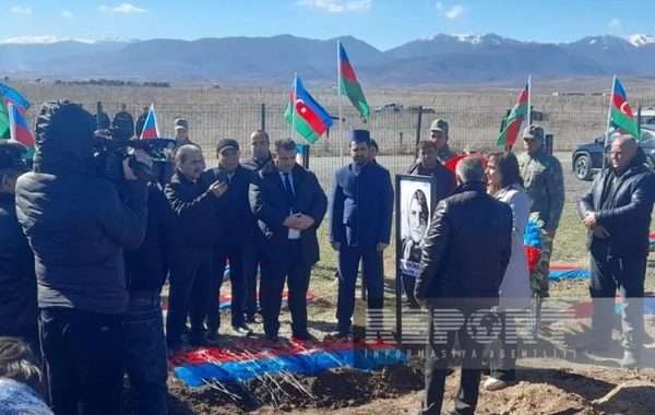 33 il itkin kimi qeydiyyatda olan şəhid Zibeydə Əhmədova Xocalıda dəfn edilib