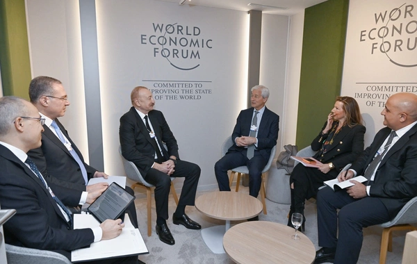 İlham Əliyev Davosda "J.P. Morgan" şirkətinin sədri və baş icraçı direktoru ilə görüşüb