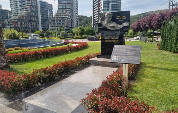 İstanbulda Bəxtiyar Vahabzadənin barelyefinin açılışı olub
