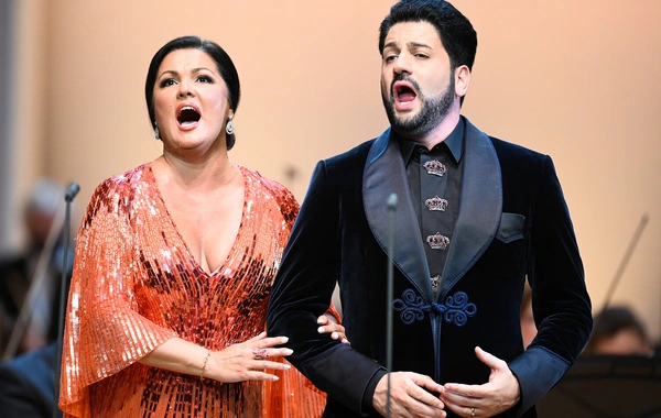 Anna Netrebko Eyvazovla birlikdə yaşadığı mənzildən çıxıb