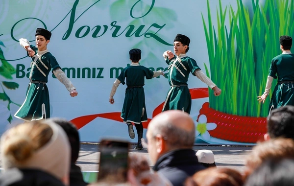 Paytaxtın abad məhəllələrindəki Novruz şənlikləri davam edir