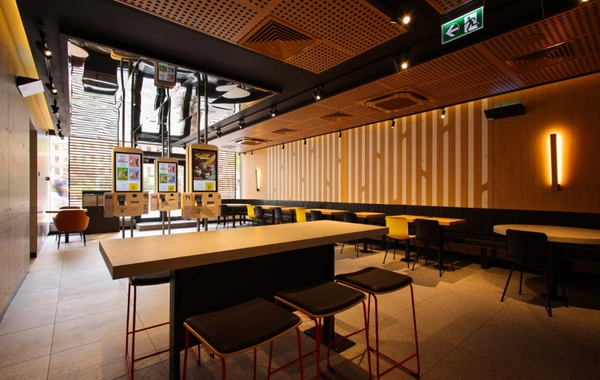 "McDonald"s Azərbaycan" "Nizami Mall"-da yeni restoran açıb