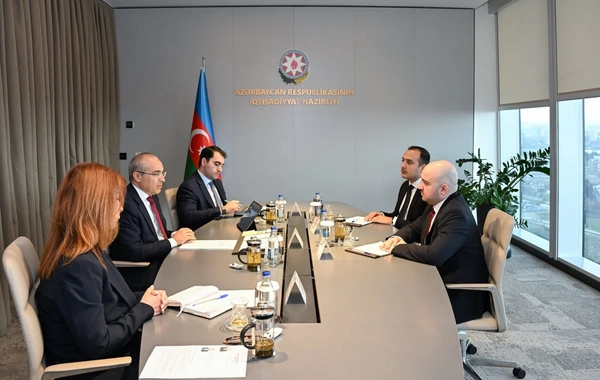 Mikayıl Cabbarov Yüksəliş müsabiqəsinin qalibləri ilə görüşüb