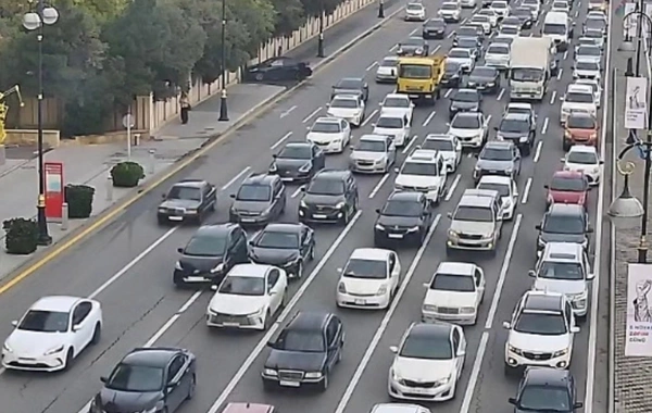 Bakının bir sıra yollarında tıxac var