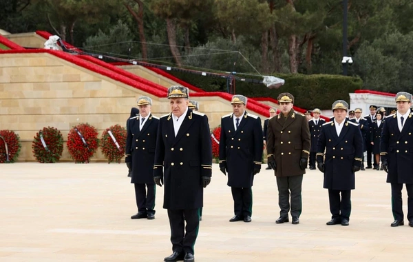 Prokurorluq əməkdaşları Şəhidlər xiyabanını ziyarət edib