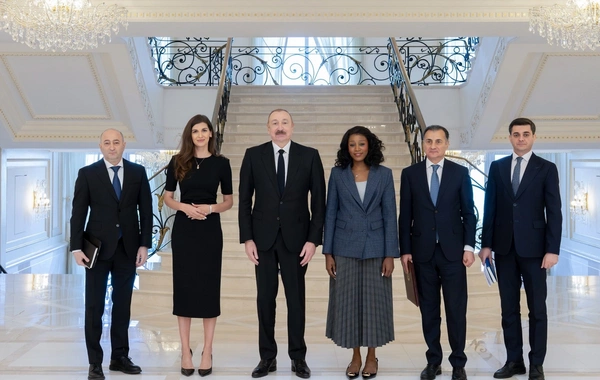 Президент Азербайджана Ильхам Алиев дал интервью местным телеканалам