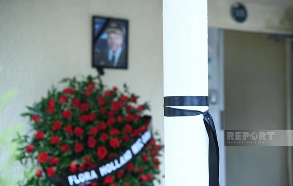Aktauda qəzaya düşən təyyarənin kapitanı İqor Kşnyakinin xatirəsi Bakıda ehtiramla yad olunur