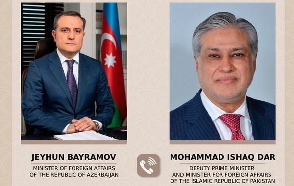 Ceyhun Bayramov pakistanlı həmkarı ilə ikitərəfli və regional məsələləri müzakirə edib