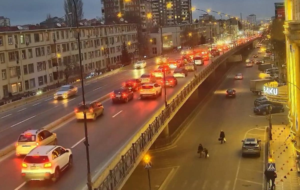 Bakının bir sıra yollarında tıxac yaranıb