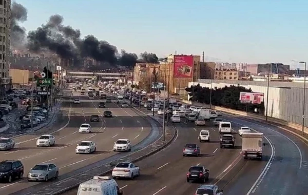 Крупный пожар на объекте в Баку локализован