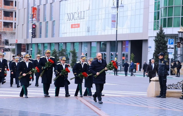 Prokurorluq əməkdaşları Xocalı soyqırımı abidəsini ziyarət edib