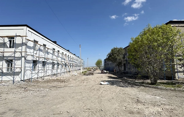 Zakir Həsənov azad edilən ərazilərdə hərbi hissələrdə görülən işlərlə tanış olub