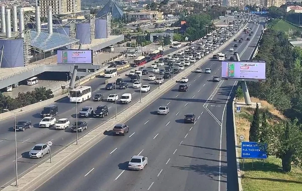 Bakının bir sıra yollarında nəqliyyatın sıxlığı yaranıb