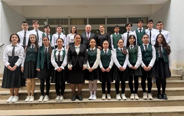 Bir sinifdən 13 nəfər Tibbə qəbul oldu: Məzunlardan biri 700 bal toplayıb