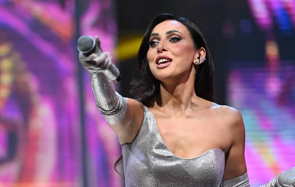 Alsou was forced to interrupt her concert