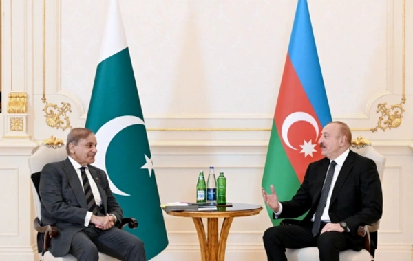 Состоялась встреча Президента Ильхама Алиева с премьер-министром Пакистана в узком составе